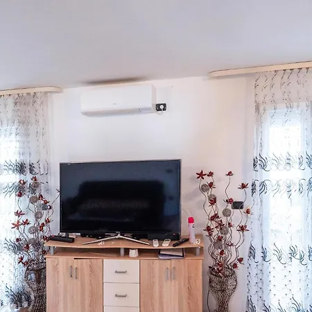 3 Bedroom In Holiday home
